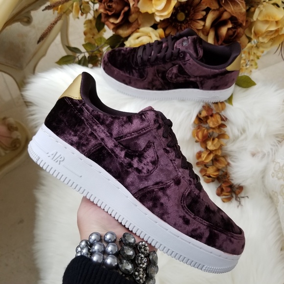 Nike Air Force 1 '07 Premium Velvet Shoes - Picture 4 of 8